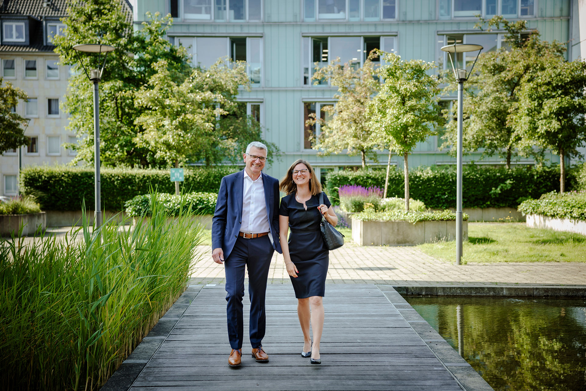 2bessential18.06.25-6